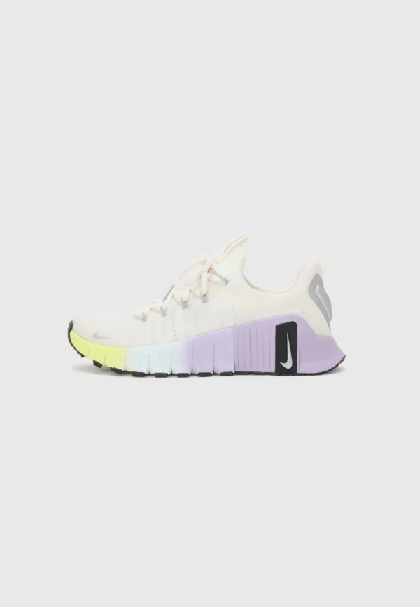 NIKE FREE METCON 6 SE - Zapatillas de entrenamiento - phantom black hydrangeas metallic silver